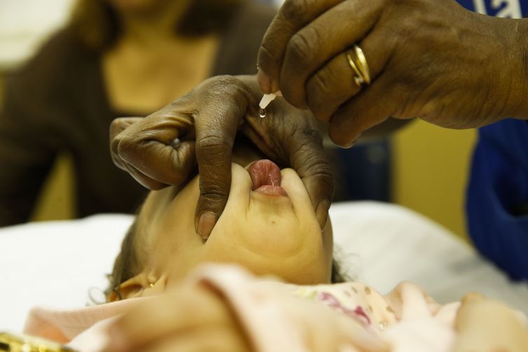 Dia D contra pólio terá 471 unidades básicas de saúde abertas em SP 