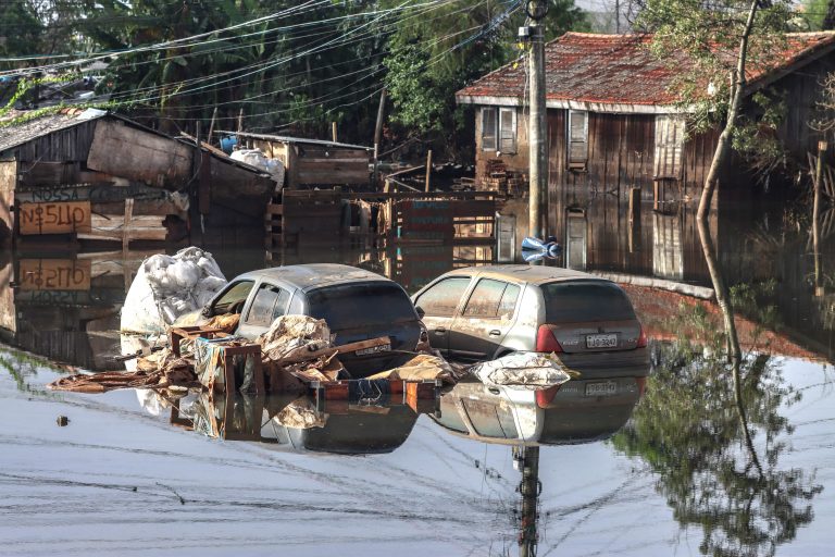 Nova lei traz regras para remarcação de serviços e eventos em razão das enchentes no Rio Grande do Sul