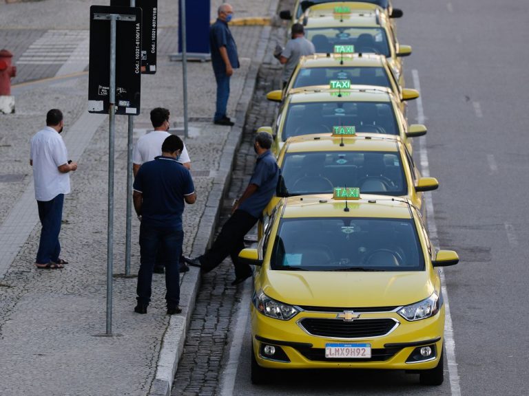 Projeto reduz Imposto de Renda para transporte autônomo de passageiros