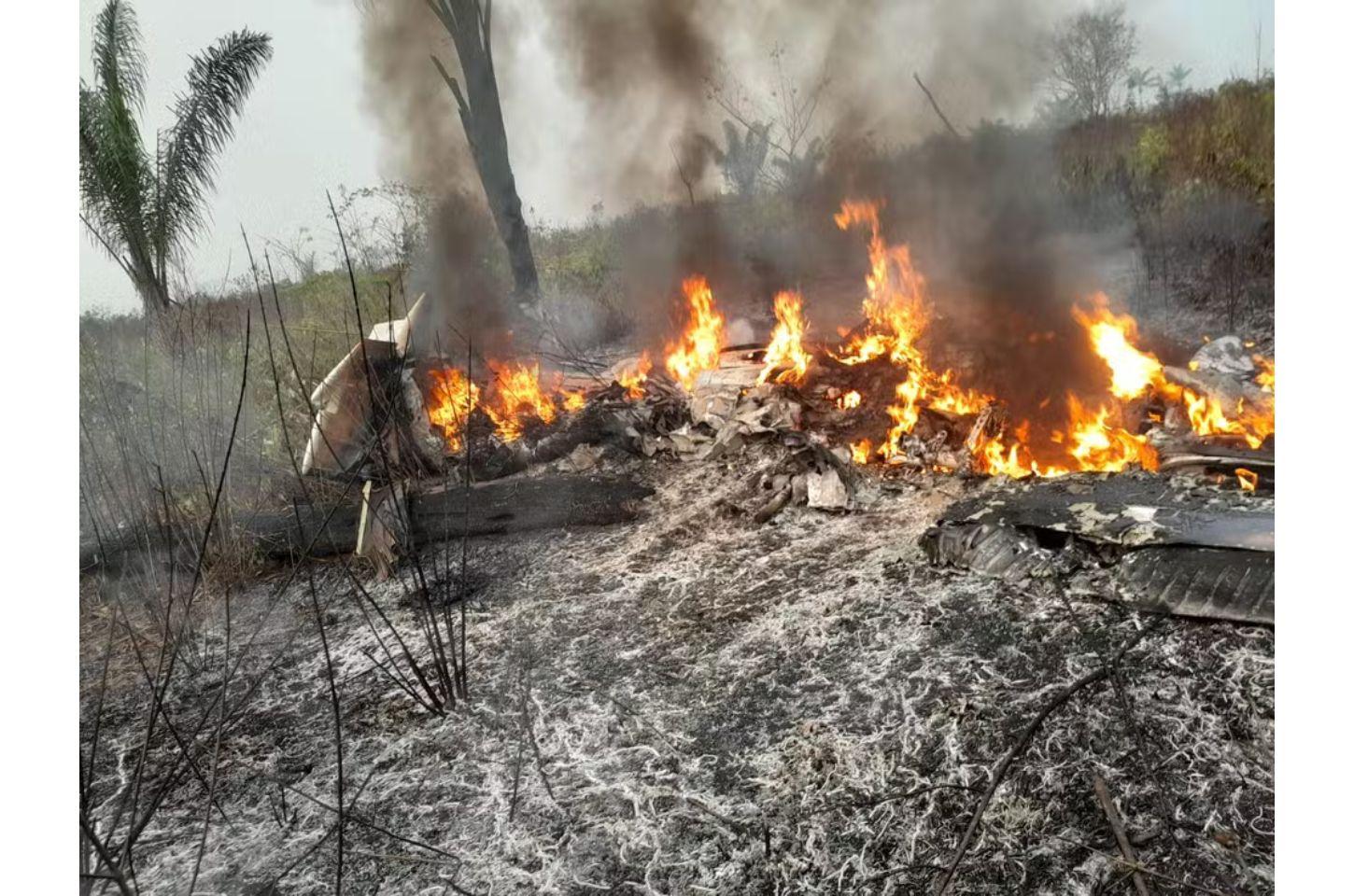 Avião de pequeno porte cai e deixa 5 mortos em Apiacás, na zona rural de Mato Grosso