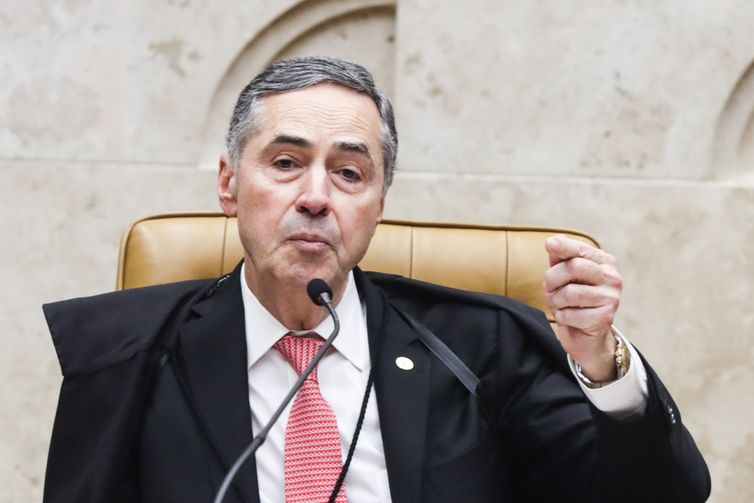 Barroso nega impedimento de Moraes para investigar ex-assessor no TSE