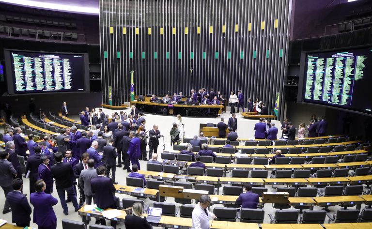 Câmara dos Deputados faz esforço concentrado para votar o segundo projeto da reforma tributária