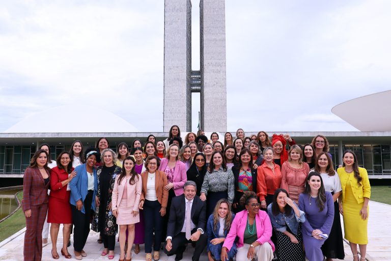 Câmara dos Deputados lança guia sobre candidaturas de mulheres