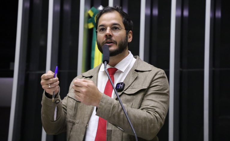 Comissão debate política nacional para atender migrantes, refugiados e apátridas