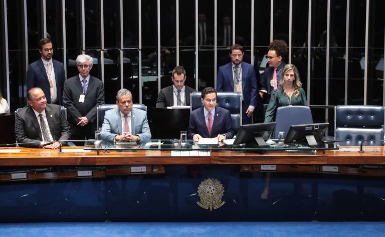 Congresso promulga emenda constitucional com perdão a partidos e nova regra para candidaturas de pretos e pardos