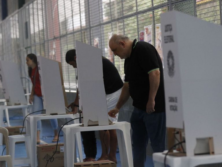 Eleições municipais contam com 83 deputados candidatos, incluindo 18 mulheres