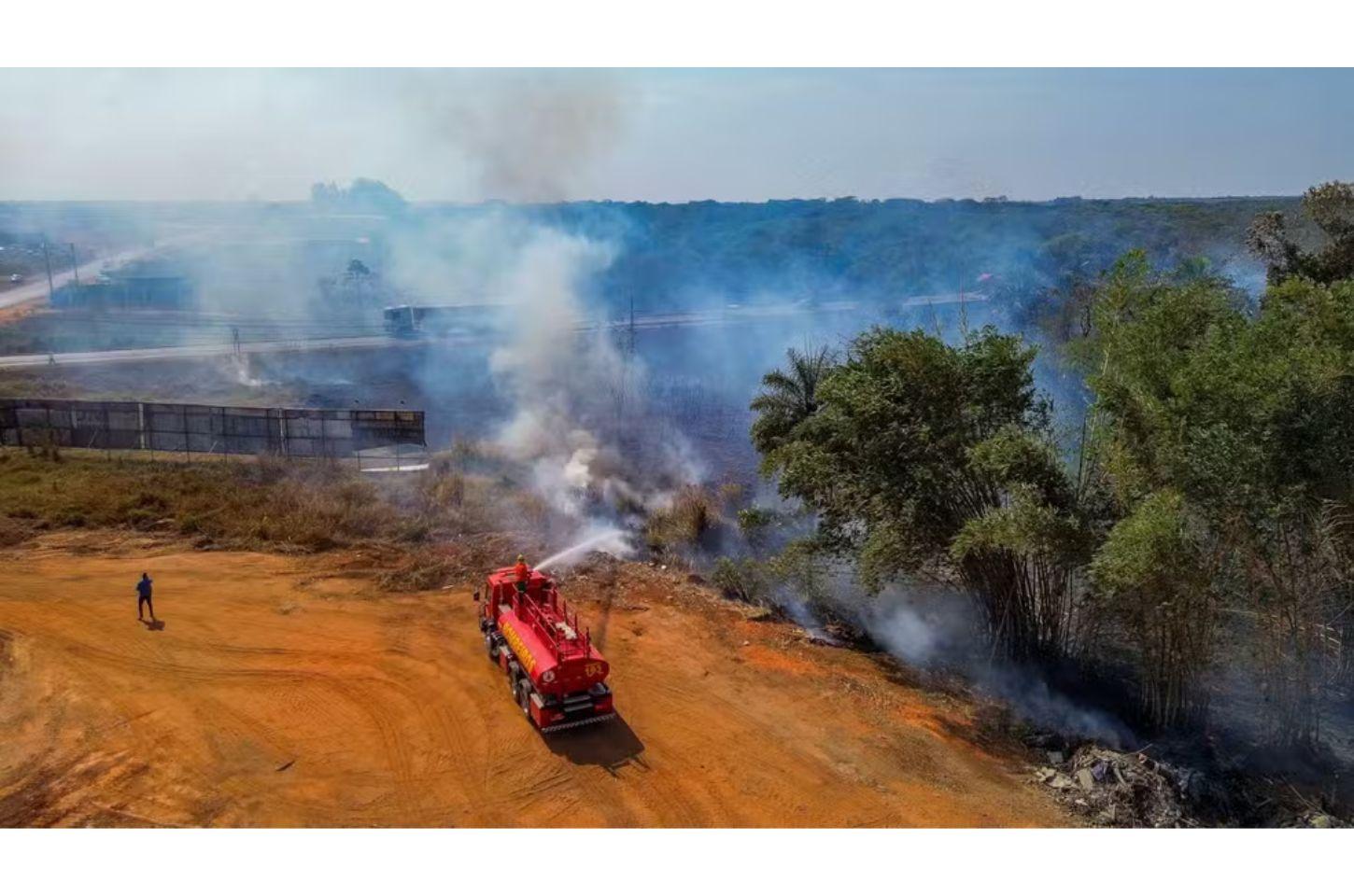 Incêndio atinge 56 hectares de vegetação em área próxima a chácaras em MT