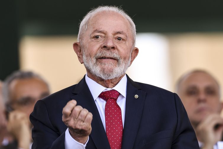 Lula conversa com líderes da Finlândia e dos Países Baixos