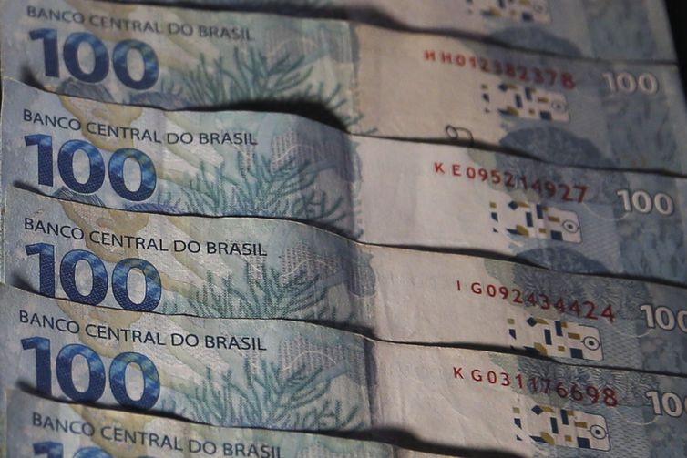 Orçamento de 2025 prevê salário mínimo de R$ 1.509