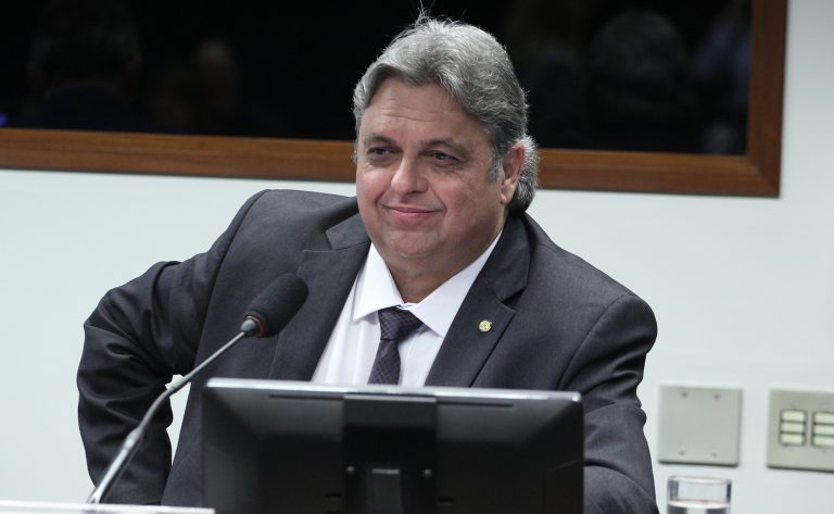 Presidente da Comissão Mista de Orçamento suspende leitura do relatório preliminar da LDO de 2025