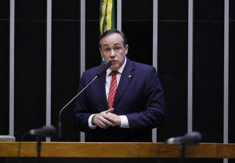 Proposta de emenda à Constituição permite ao Congresso suspender decisão do Supremo