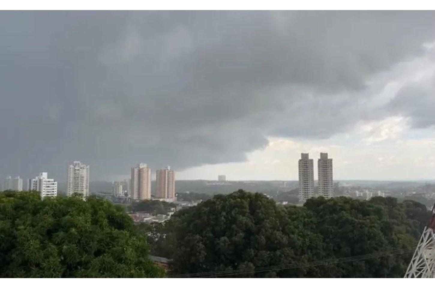 Alerta de tempestades: chuva e ventos fortes devem chegar nos próximos dias em MT, aponta meteorologia