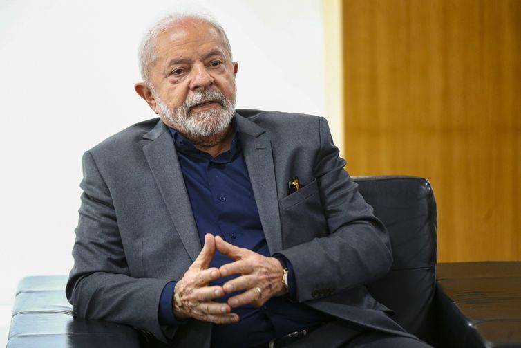 “Alguém que pratica assédio não vai ficar no governo”, diz Lula