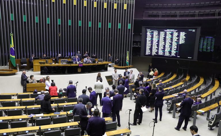 Câmara aprova urgência para fim da desoneração da folha de pagamentos e revisão de dívidas dos estados; acompanhe