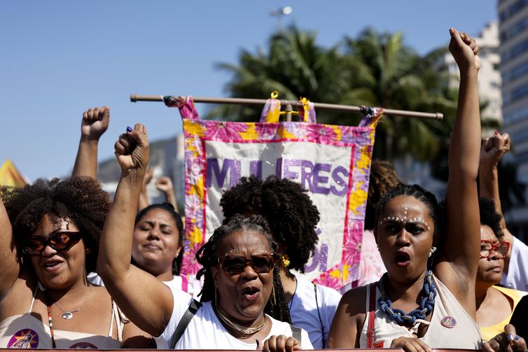 Empoderamento econômico negro aumentaria PIB, apontam especialistas