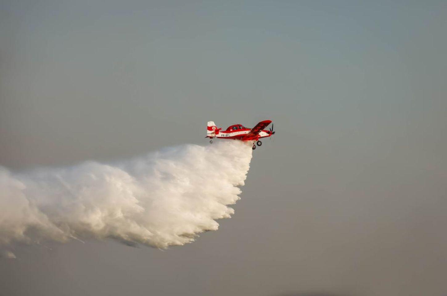 Governo de MT já lançou 3,7 milhões de litros de água com aviões para combater incêndios