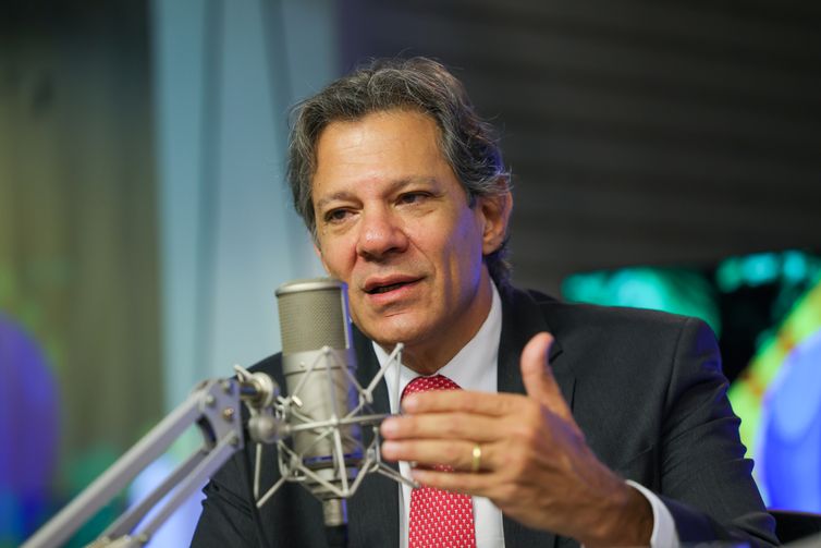 Haddad comemora reoneração da folha de pagamento de empresas