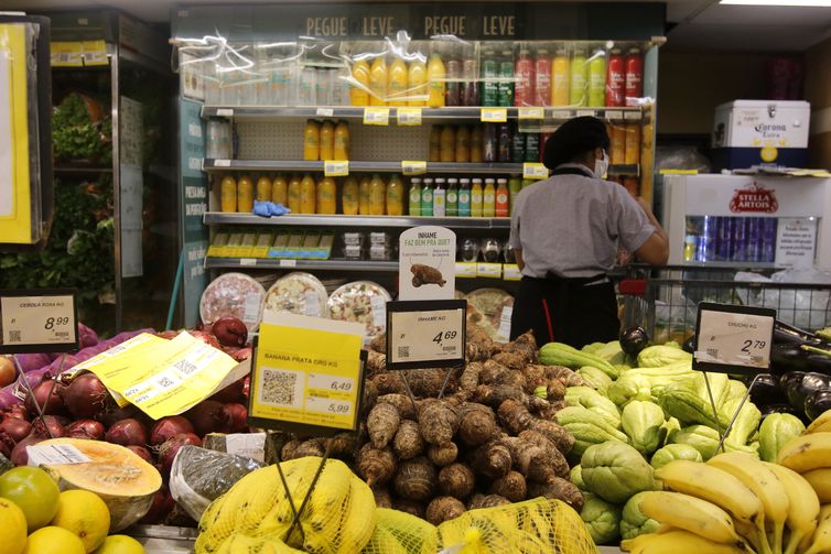 Intenção de Consumo das Famílias recuou 0,3% em setembro, diz CNC