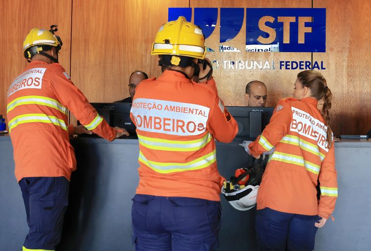 Bombeiros vistoriam sede do STF um dia após princípio de incêndio