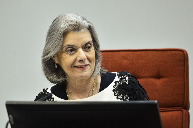 Cármen Lúcia diz que desinformação nas eleições é 