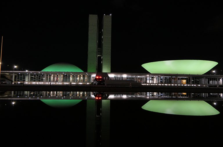 Iluminação especial do Congresso integra ações pelo Dia Mundial da Paralisia Cerebral