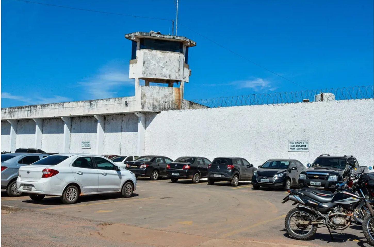 Mais de 70 celulares e chips são apreendidos na maior penitenciária de MT durante operação