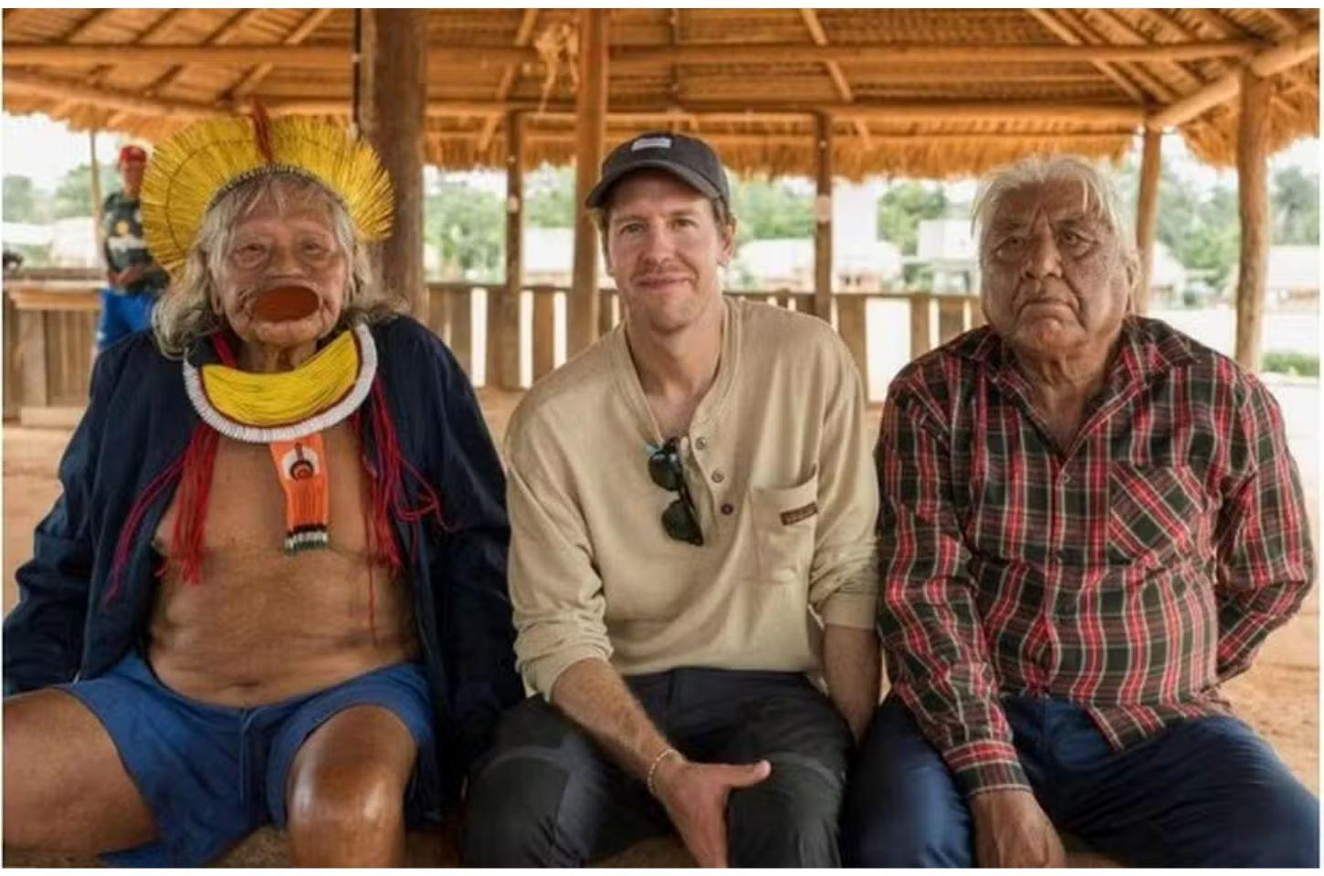 Tetracampeão da F1, Sebastian Vettel visita Amazônia em MT ao lado do cacique Raoni