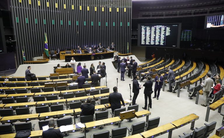 Câmara aprova urgência para projeto que proíbe governo de fazer acordo com país que imponha barreira ambiental a exportações