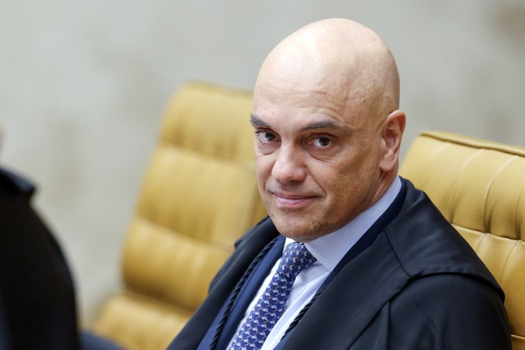 Moraes retira sigilo de inquérito de tentativa de golpe