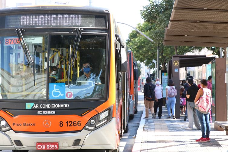 Serviços crescem 1% de agosto para setembro