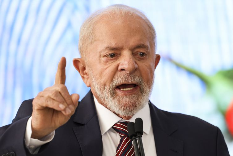 Vitória de Kamala Harris é mais segura para a democracia, diz Lula