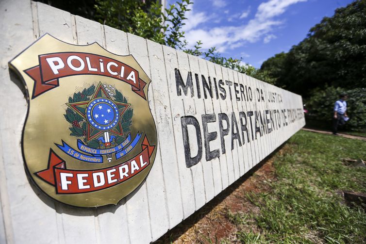 Polícia Federal abre inquérito para investigar R$ 4,2 bi em emendas