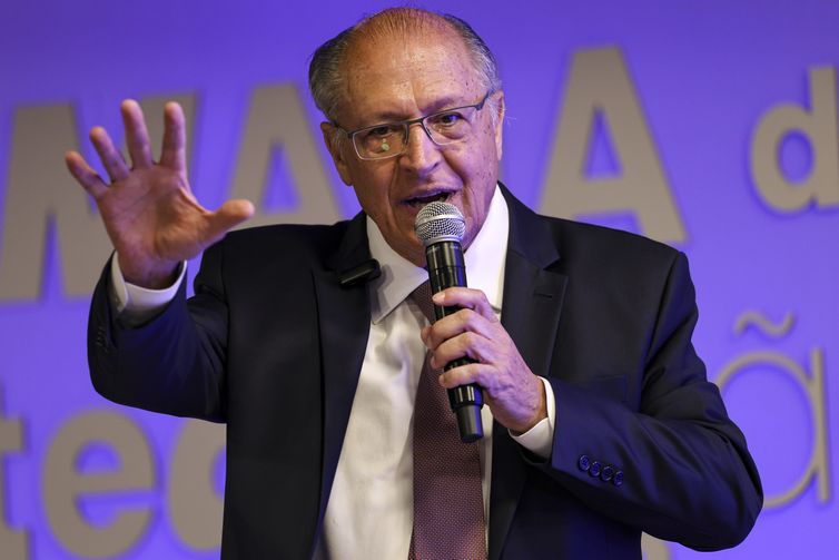 Alckmin discute exportações brasileiras com secretário dos EUA