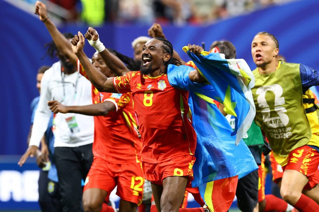 VEJA GOLS: RD Congo vira sobre o Uzbequistão e consegue classificação épica