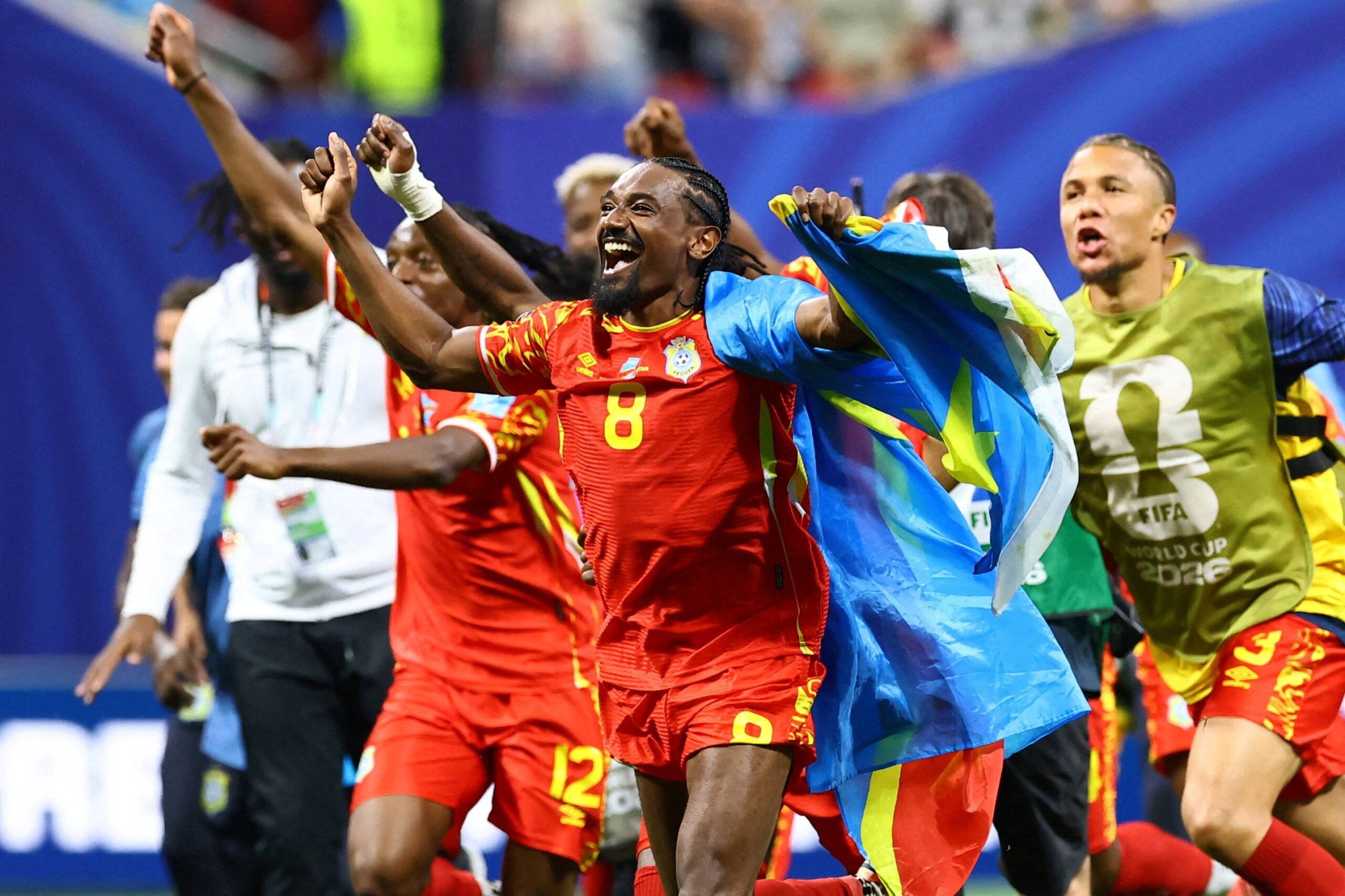 VEJA GOLS: RD Congo vira sobre o Uzbequistão e consegue classificação épica