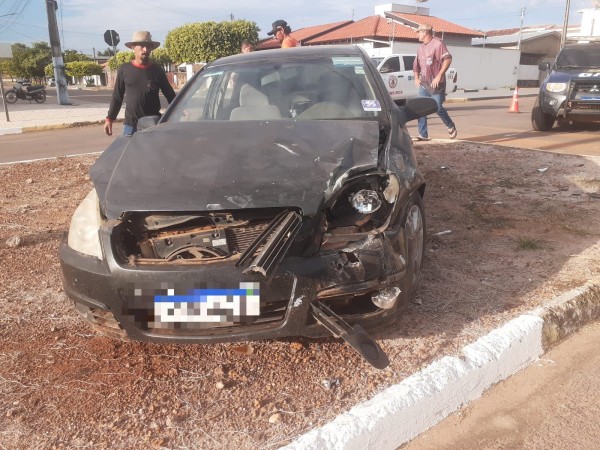 Acidente em cruzamento de Colíder deixa uma pessoa ferida