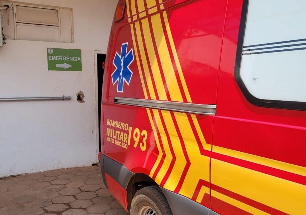Carro atinge motocicleta na traseira e deixa duas pessoas feridas em Alta Floresta