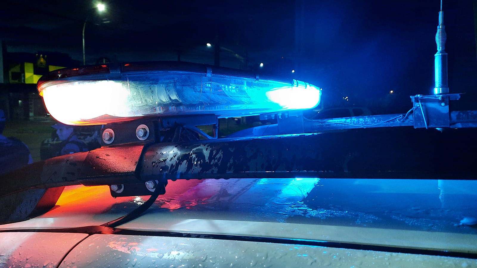 Carro colide contra poste em Apiacás; motorista deixa o local antes da chegada da polícia