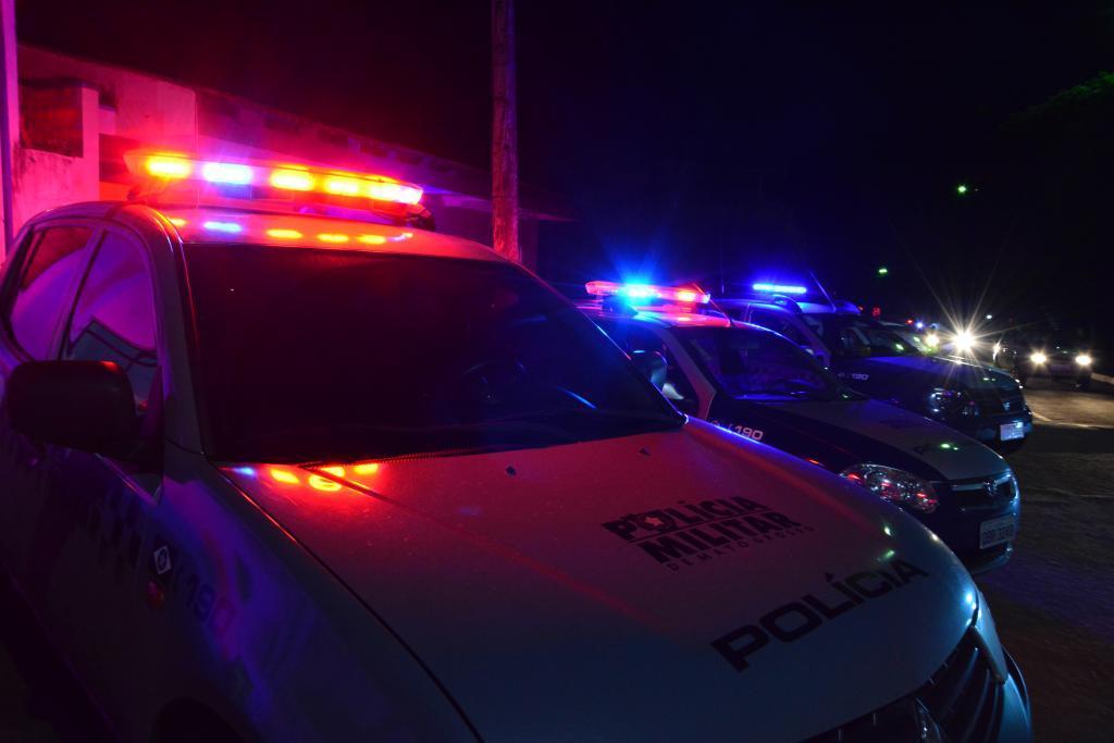 Mulher é presa pela Polícia Militar após esfaquear o próprio irmão em Peixoto de Azevedo