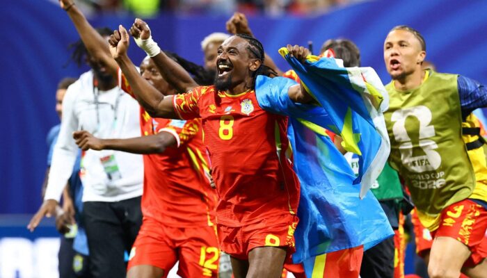 VEJA GOLS: RD Congo vira sobre o Uzbequistão e consegue classificação épica